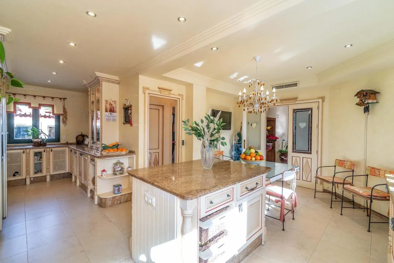 Villa Olivar - 5 Bdr Dream Pool/Jacuzzi/Golf/Bbq Torremolinos